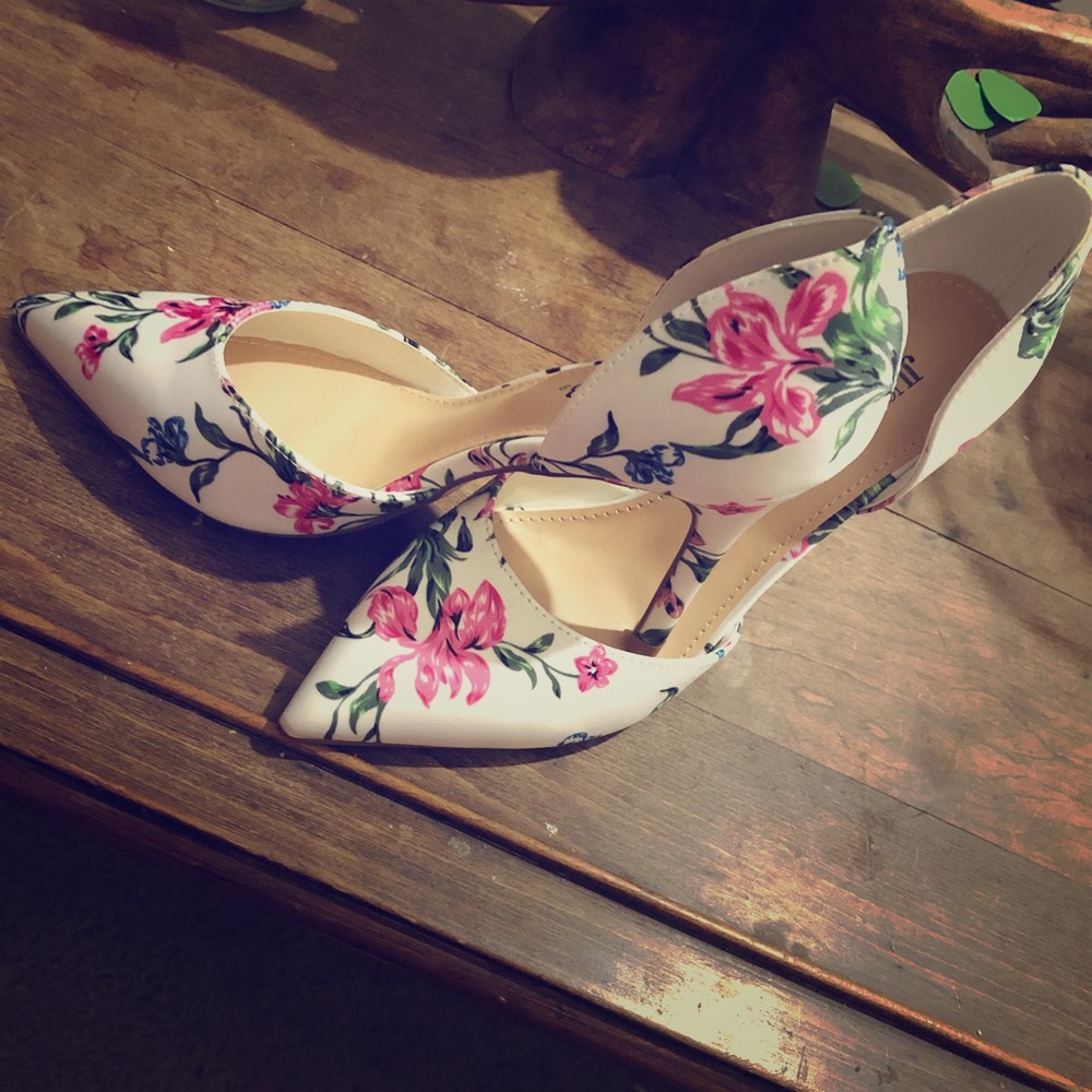 White floral pumps